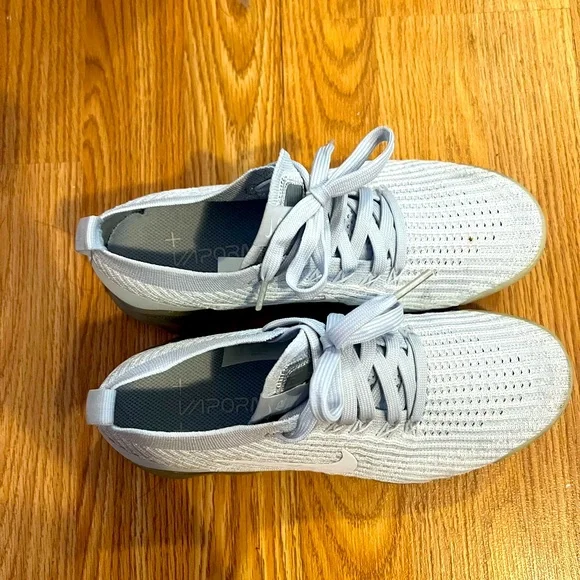 Authentic Nike light Gray Knit Sneakers - Picture 3 of 3